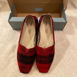 Red & black plaid Toms